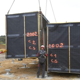 Pose des premiers containers pour le programme NOUVEL'R. 📸 : Frédéric ACHDOU