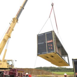 Pose des premiers containers pour le programme NOUVEL'R. 📸 : Frédéric ACHDOU